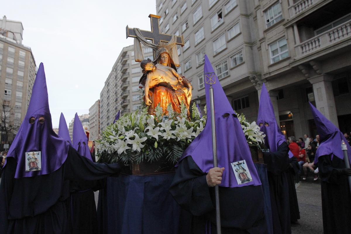 Foto de archivo de una de las procesiones de la Semana Santa de Vigo.