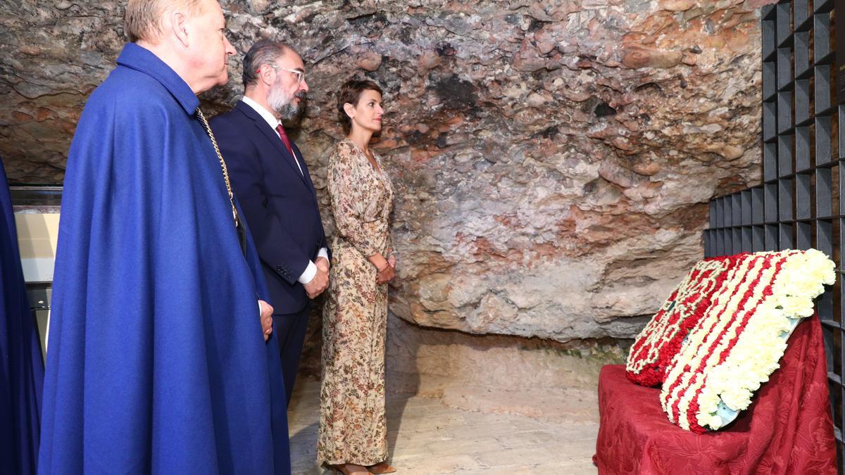 Javier Lambán y María Chivite presidiendo la ofrenda floral.