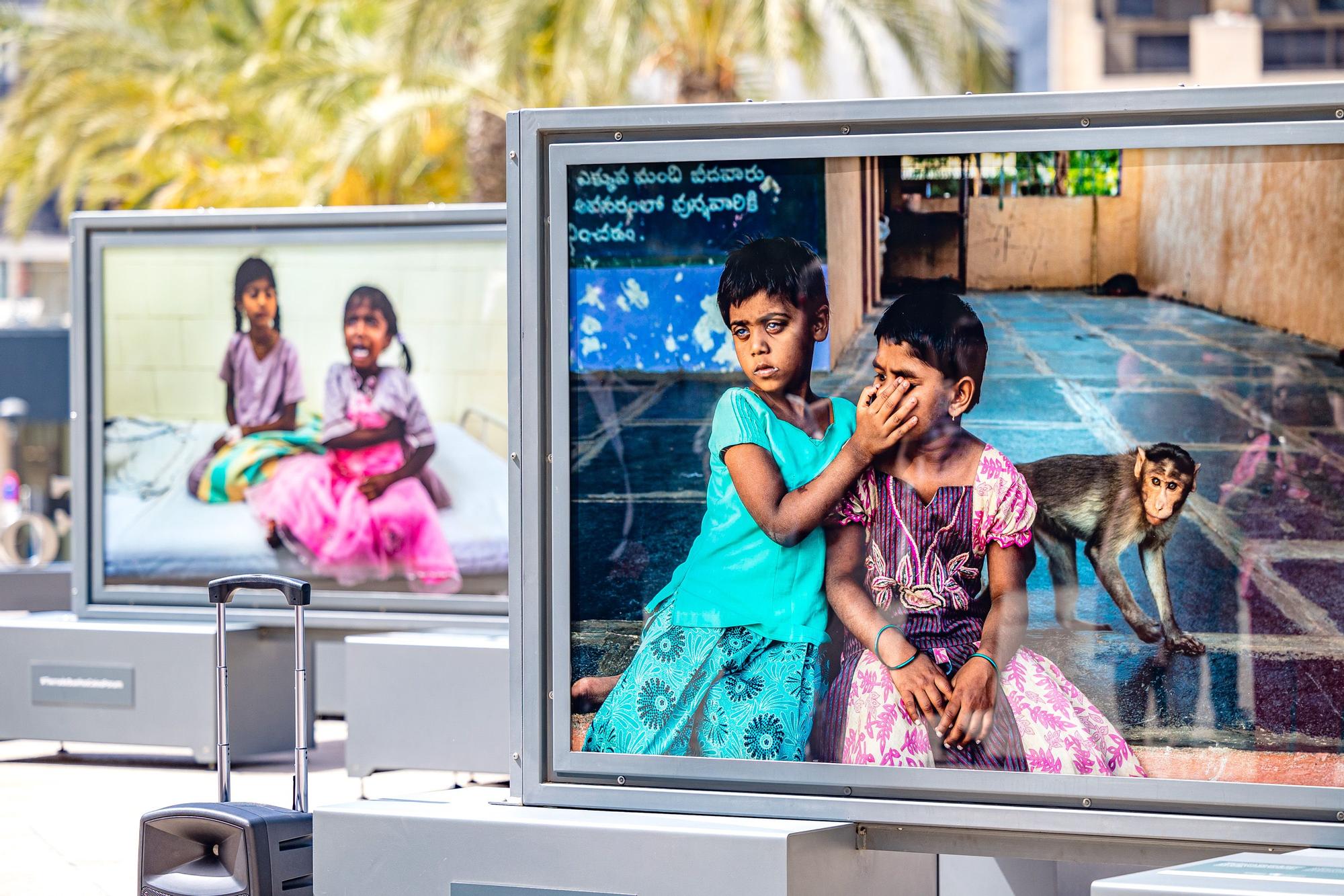 Cuarenta fotografías reflejan la vida cotidiana en Andhra Pradesh, una de las zonas más pobres de la India | La muestra se puede ver en la plaza de SS MM Los Reyes de España hasta el 11 de julio
