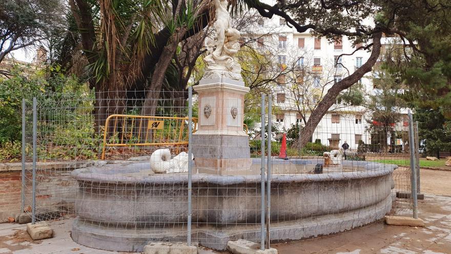 El PP denuncia el abandono de los jardines y esculturas de la Glorieta