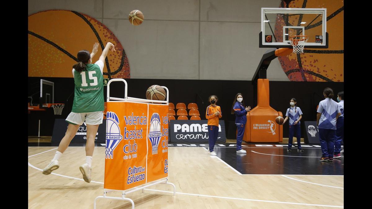 En la tarde del domingo abría boca la fase previa del concurso de triples y se clasificaban para la final Alicia Cosins (Eliseo Vidal), Lydia Muñoz (Patronato Calvestra) y Carla Contell (Patronato Calvestra), que se jugaría en el descanso de la final de la Copa. Un concurso que acabaría ganando Lydia Muñoz.