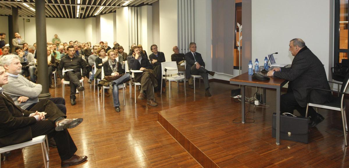 Sorribes, en la presentación del libro 'València, una ciudad mejorable' en Centre Octubre.