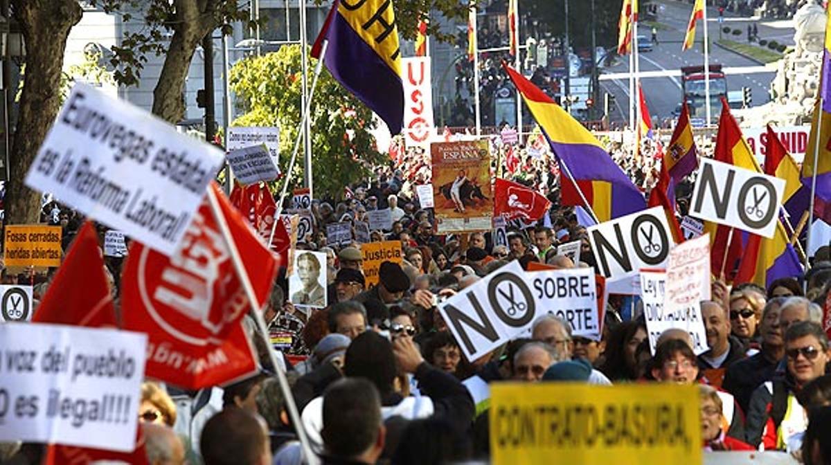 Les marees contra els ajustos recorren desenes de ciutats a Espanya.