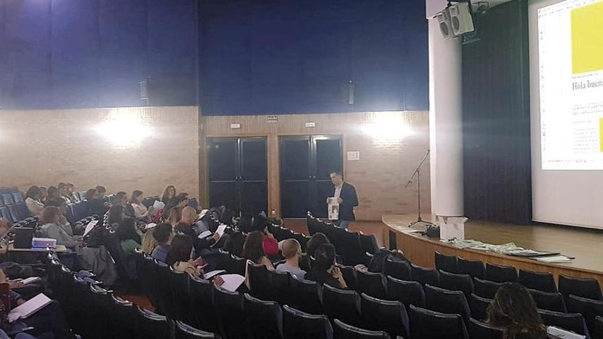 Representantes de los centros educativos ayer en la presentación de la V Edición de Faro da Escola.