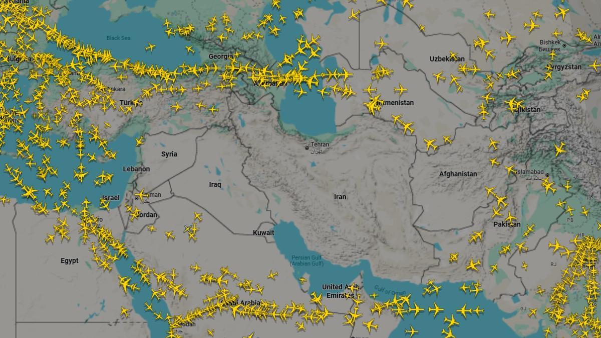 Imagen del 'agujero' que se generó en buenta parte de Oriente Medio tras el cierre espacio aéreo en Irán.