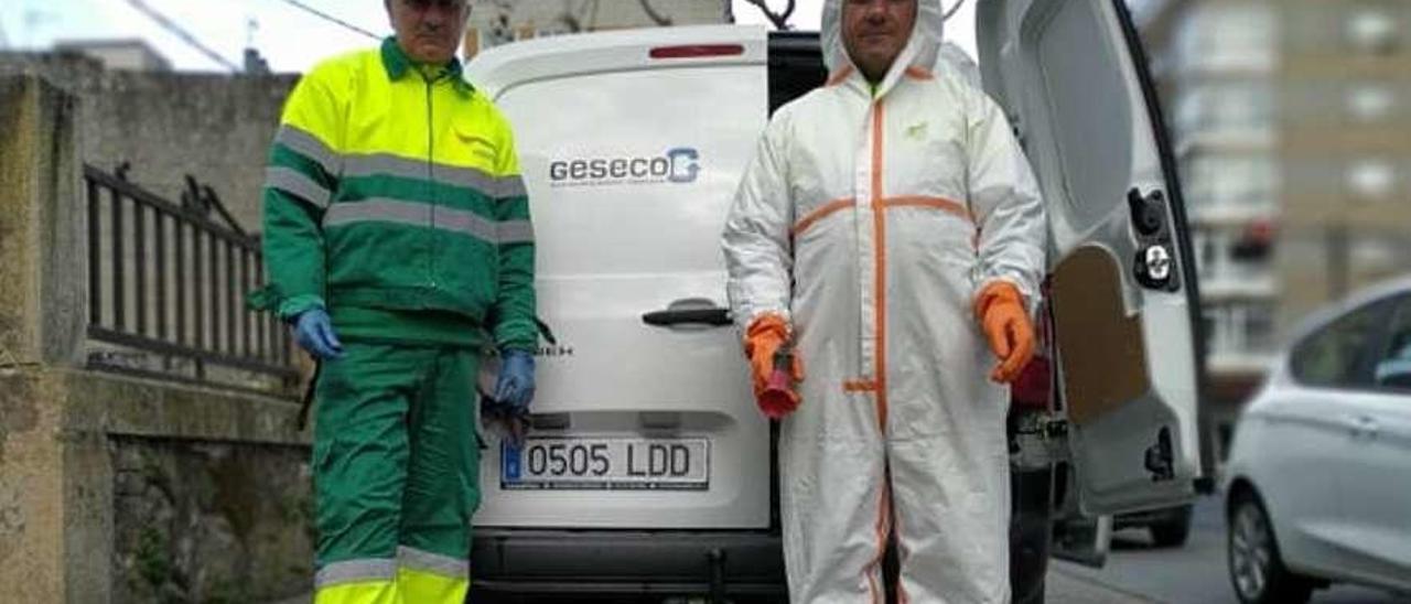 José Gestoso (derecha) y José Luis Suárez (izquierda), durante su servicio de ayer.