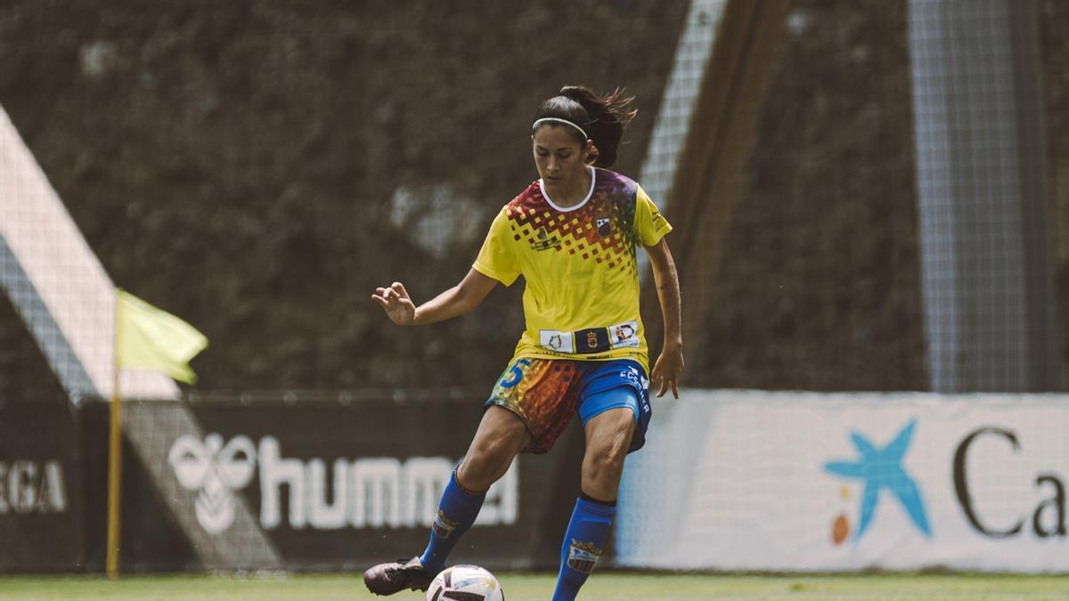 Nuria Ferrer durante un partido amistoso de pretemporada