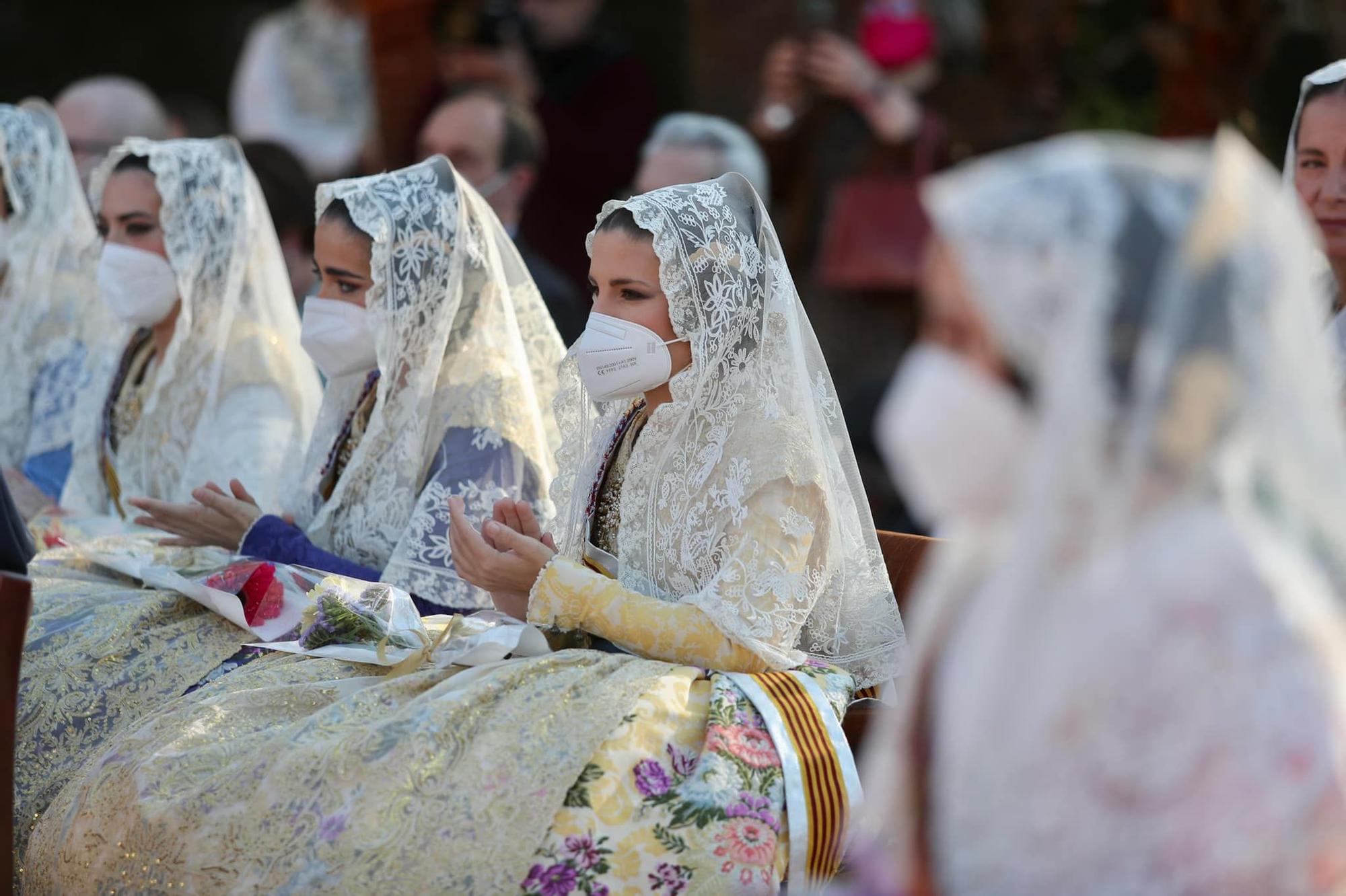 Carmen y la corte recuperan las mascarillas por prudencia sanitaria en el Cottolengo