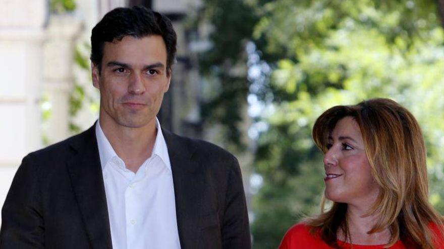 Sánchez reivindica su &quot;autonomía&quot; y baraja retrasar las primarias