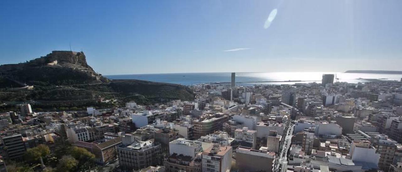 Una imagen aérea de la ciudad de Alicante.