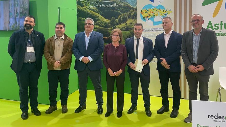 Cristina Carneado, en el centro, con representantes de otras asociaciones españolas relacionadas con Carlos V.