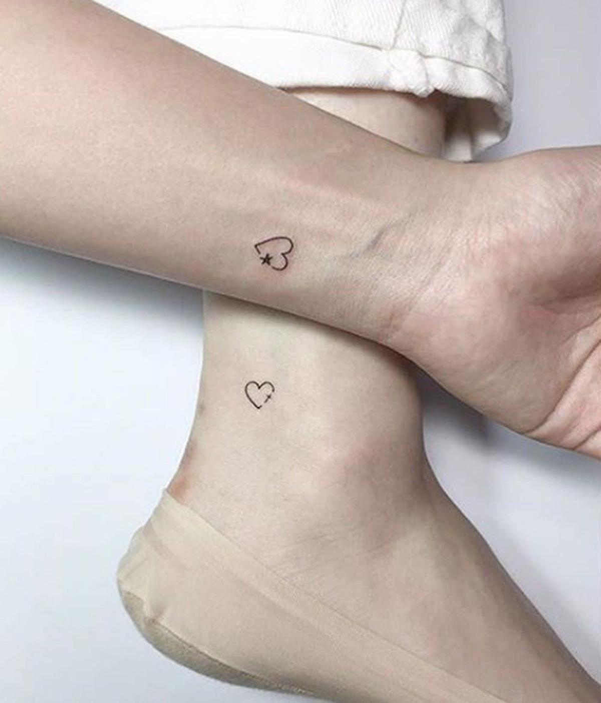 Tatuajes con amigas: corazones