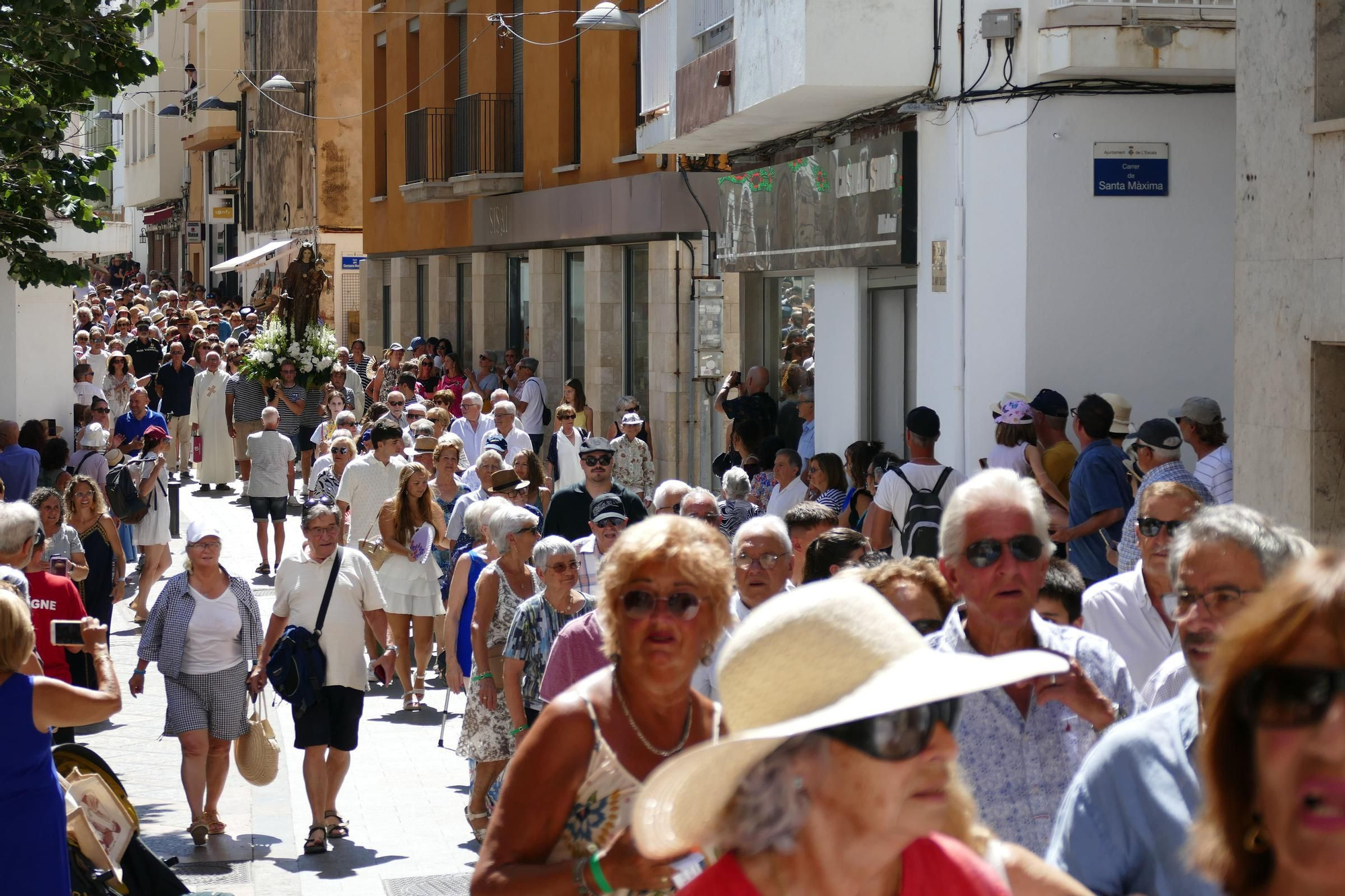 L'Escala commemora la Festa del Carme amb un sentit homenatge a les persones grans i a les seves arrels marineres