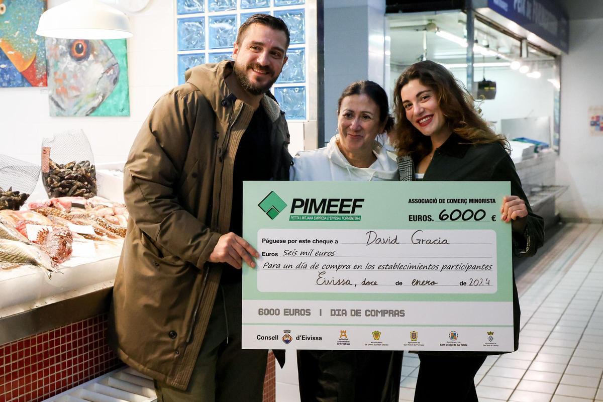Cómo gastar 6.000 euros en una mañana de compras en Ibiza
