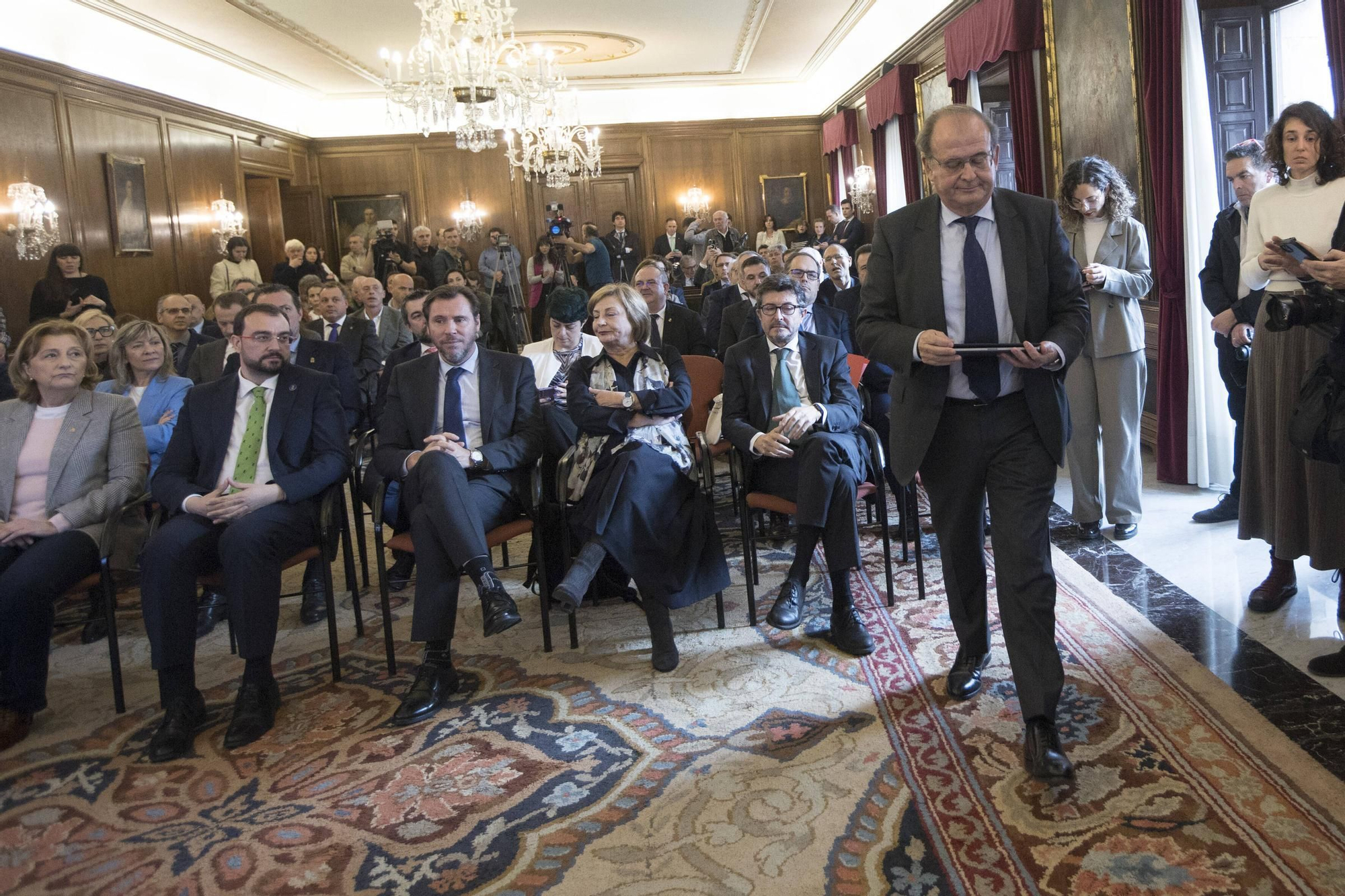 EN IMÁGENES: Así ha sido la visita a Avilés de Óscar Puente, ministro de Transportes y Movilidad Sostenible
