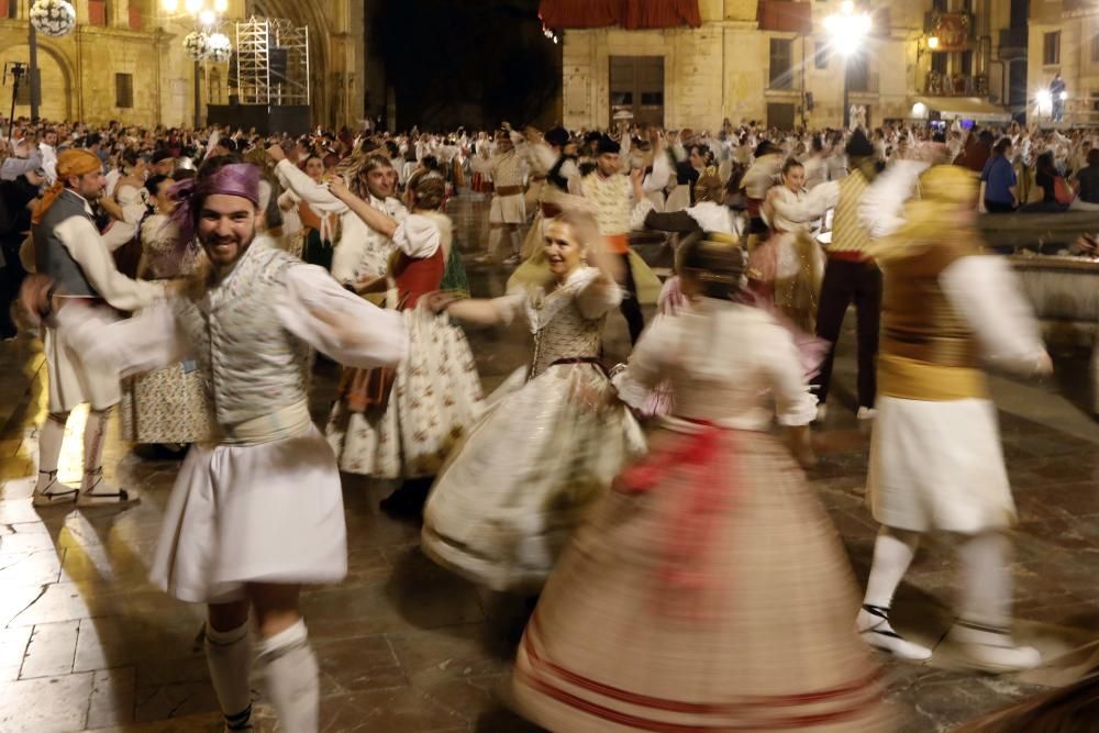 Dansà de las Fallas a la Vírgen