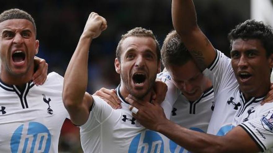 Roberto Soldado celebra su gol.