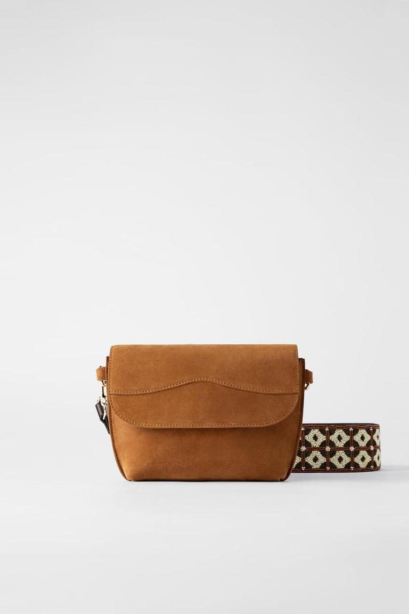 Bolso serraje en color cuero de Zara. (Precio: 49,95 euros)