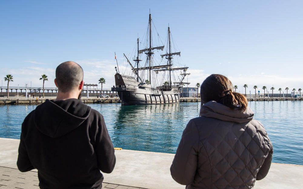 Así es la réplica del Galeón Andalucía que ha amarrado en el Puerto de Alicante