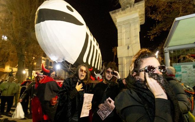 El Entierro de la Sardina pone el broche final al Carnaval de Alicante