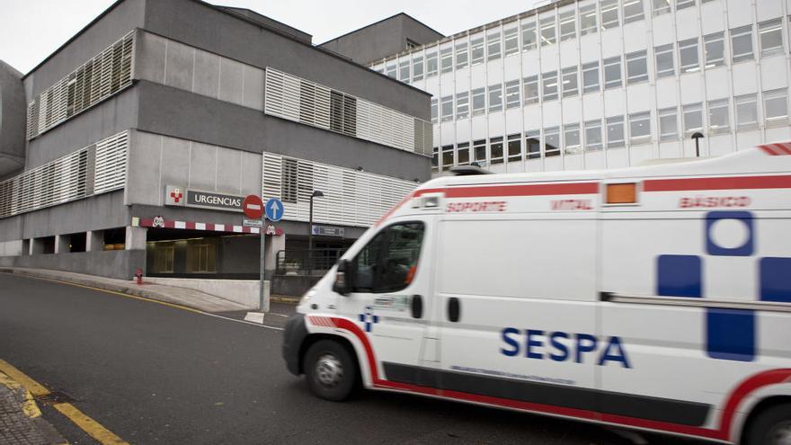 Cuatro vehículos implicados y un herido tras un accidente múltiple en Gijón