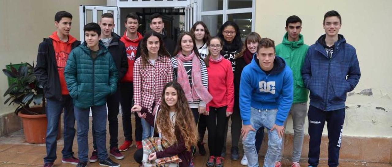 Los diecisiete alumnos que este año cursan cuarto de Secundaria en Luces.