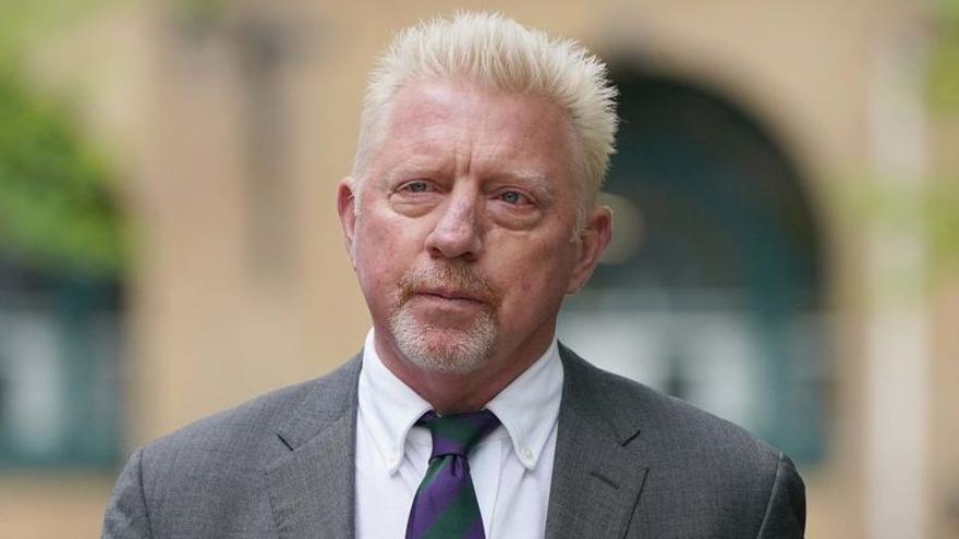 Im grauen Anzug mit Wimbeldon-Krawatte erschien Boris Becker zur Urteilsverkündung