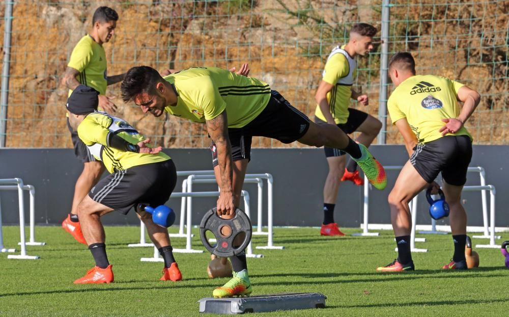 Entrenamiento vespertino del Celta en A Madroa a falta de dos días para jugar en Cornellà