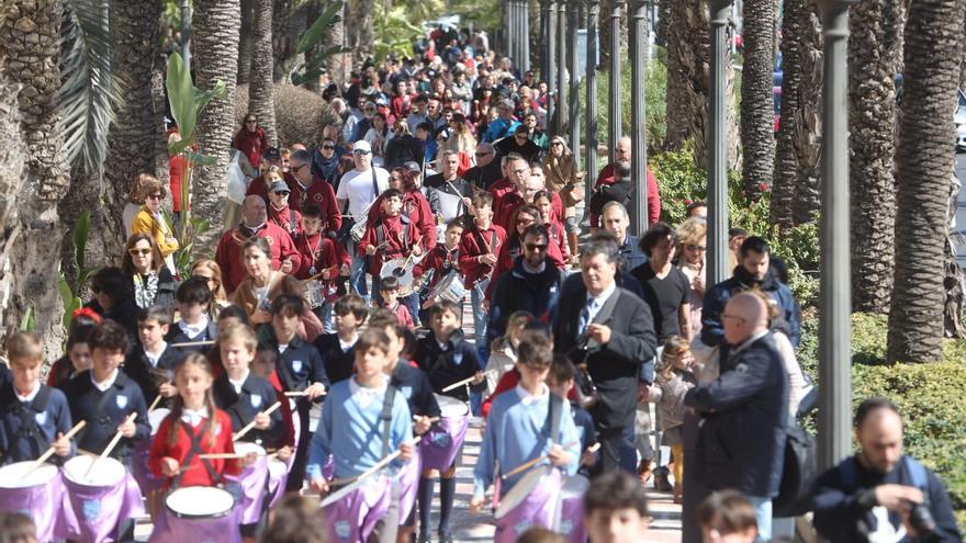 Centenares de tambores predican el inicio de la Semana Santa en Alicante