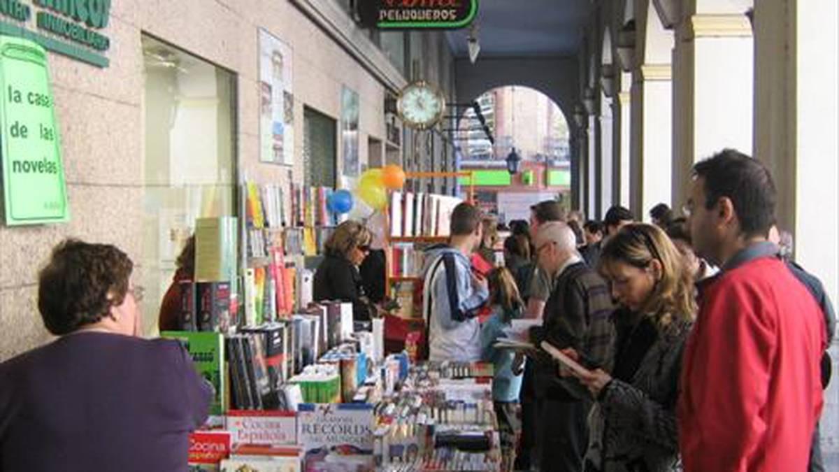 Una de las ediciones pasadas del Día Internacional del Libro celebrado en Huesca