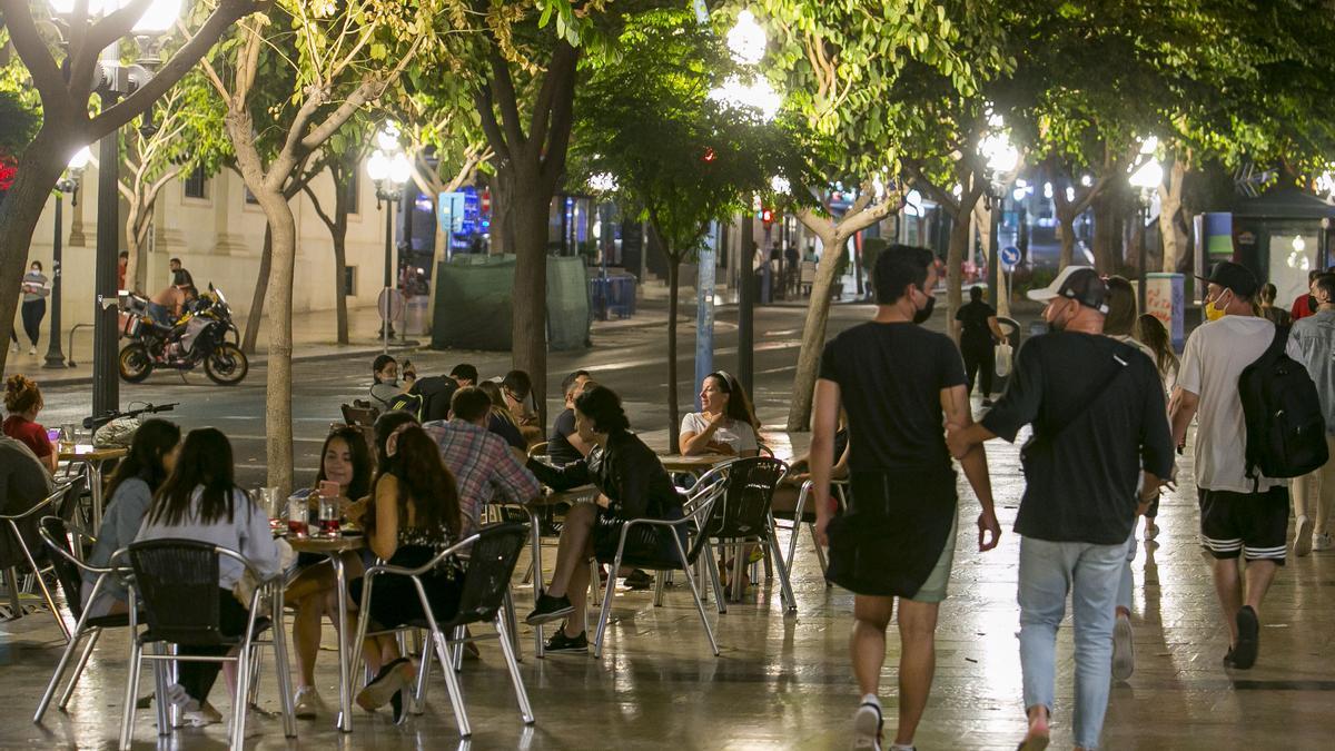 Alicante, Torrevieja, San Vicente y Elche concentran los contagios del fin de semana en la provincia