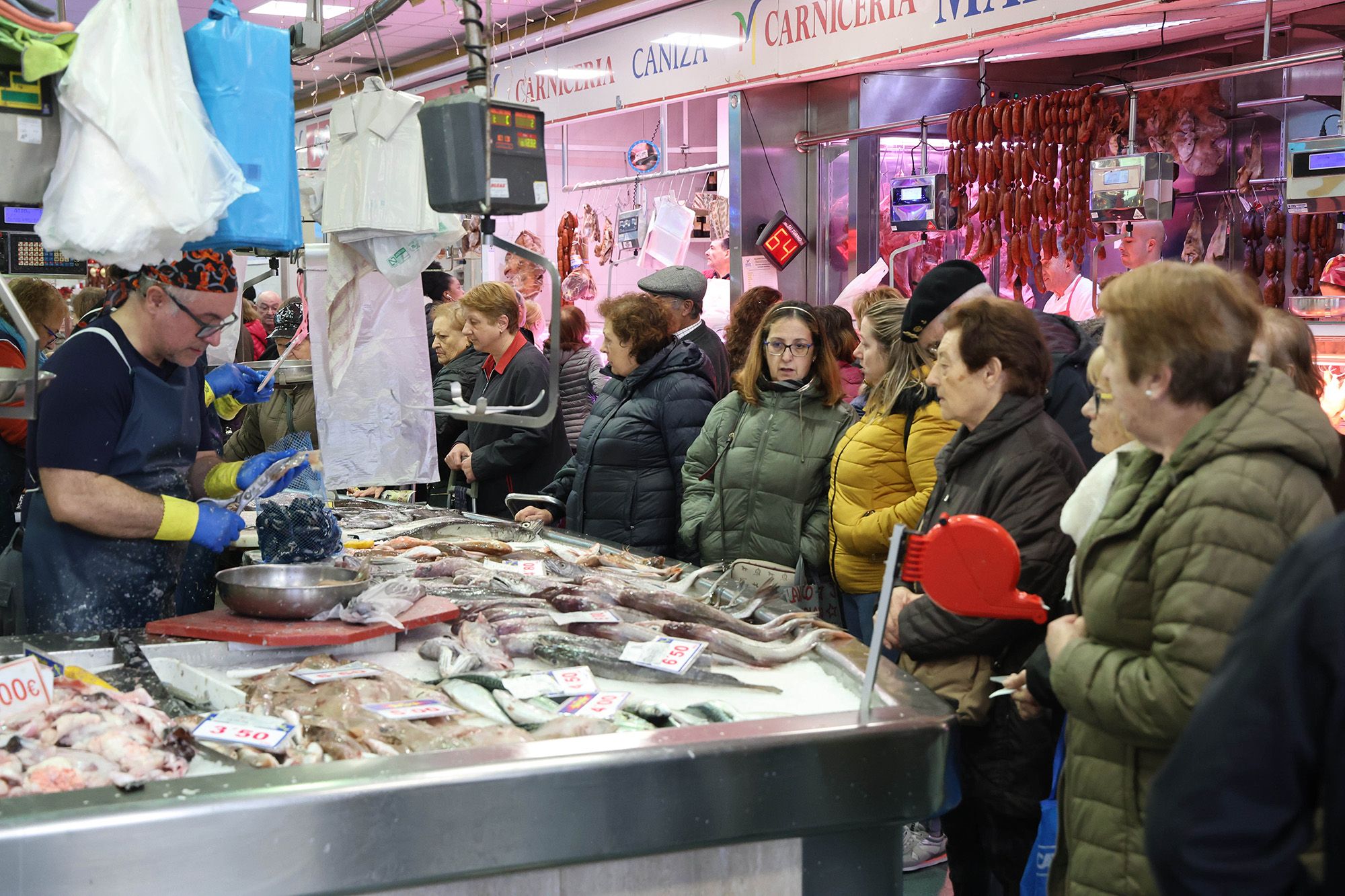 Los vigueses se lanzan a congelar mariscos y pescados para abaratar la factura navideña