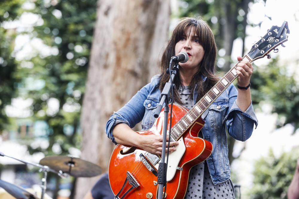 Actuación de "Petit Pop" en el Campo San Francisco