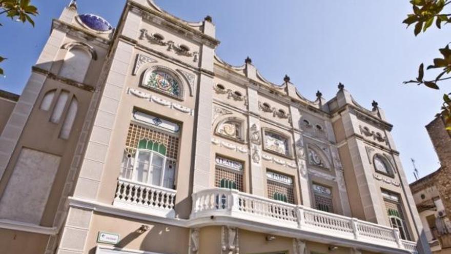 La façana principal del Teatre El Jardí.