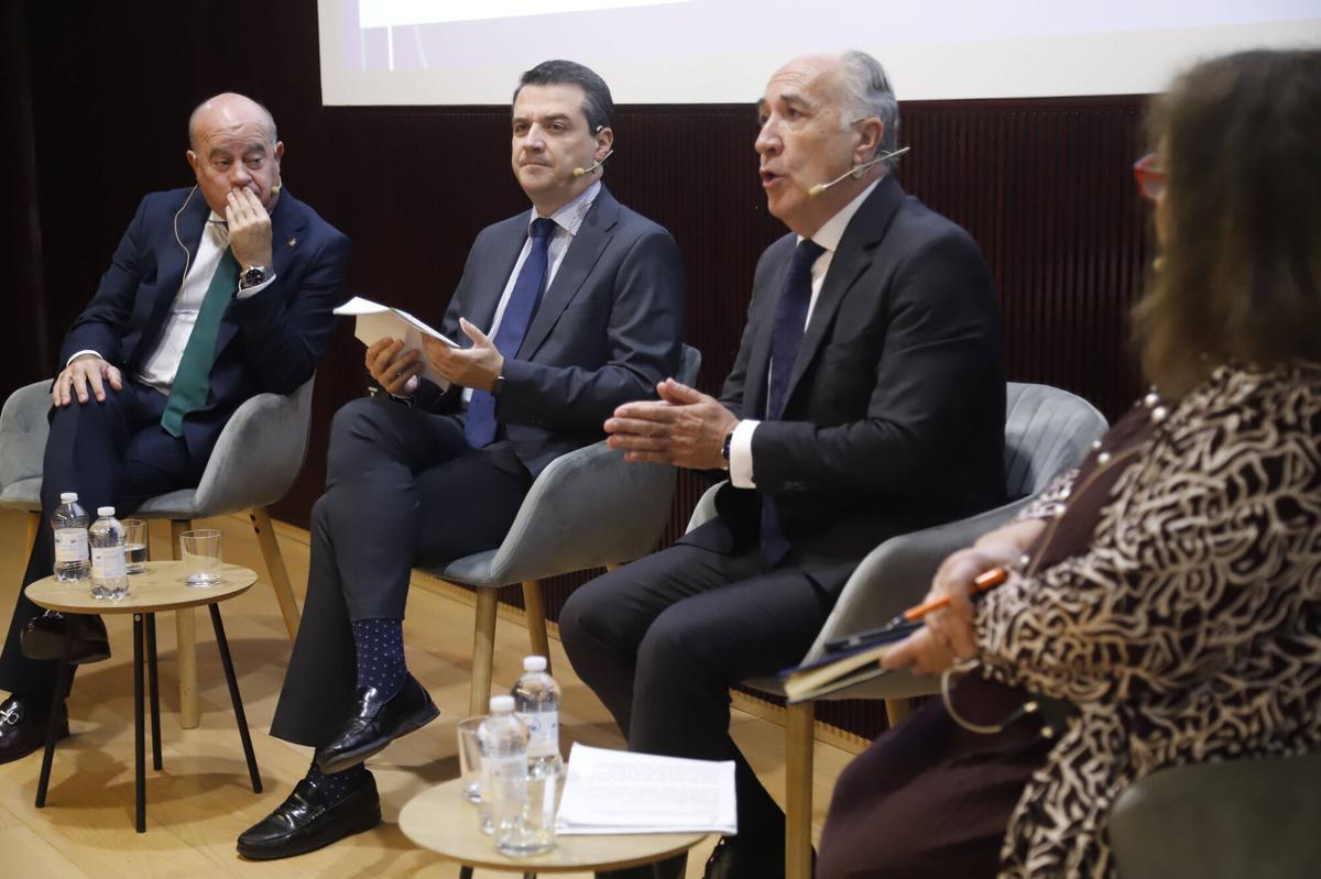 A.J.González Córdoba Manuel Jesús Baron alcalde de Antequera José Ignacio Landaluce alcalde de Algeciras José María Bellido, asiste e intervienen en el Foro "Ramal Central Ferroviario. Presente y futuro de la logística de Córdoba"