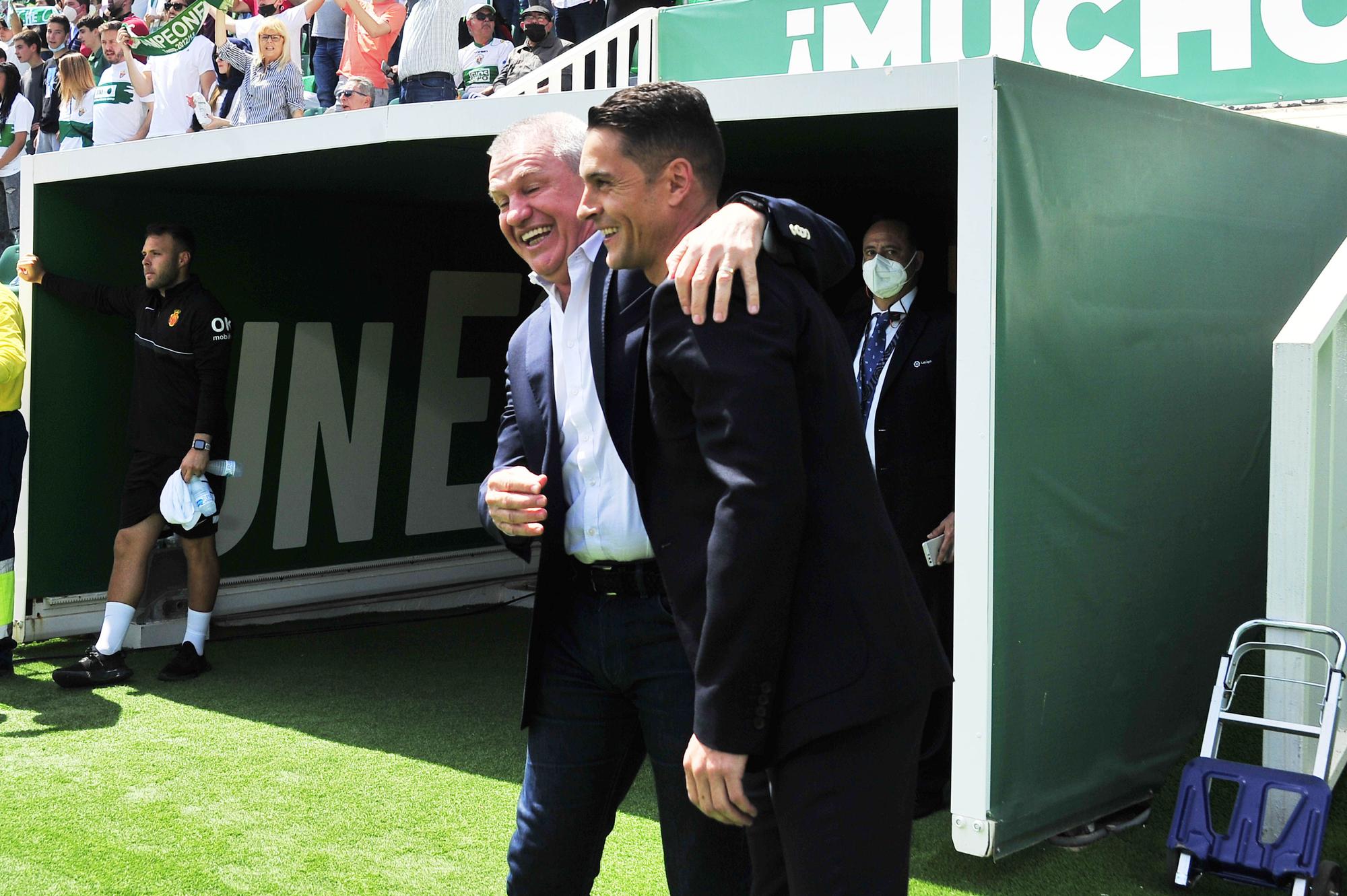 El Elche abraza la permanencia (3-0)