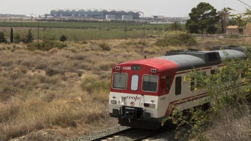 Fomento saca a exposición pública el estudio del proyecto para conectar con tren el aeropuerto con la estación del AVE de Alicante