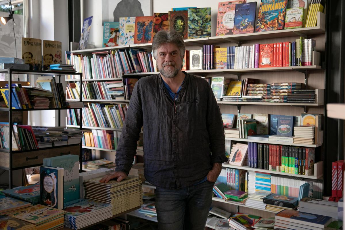 Vicente Velasco al frente de La Montaña Mágica, Cartagena.