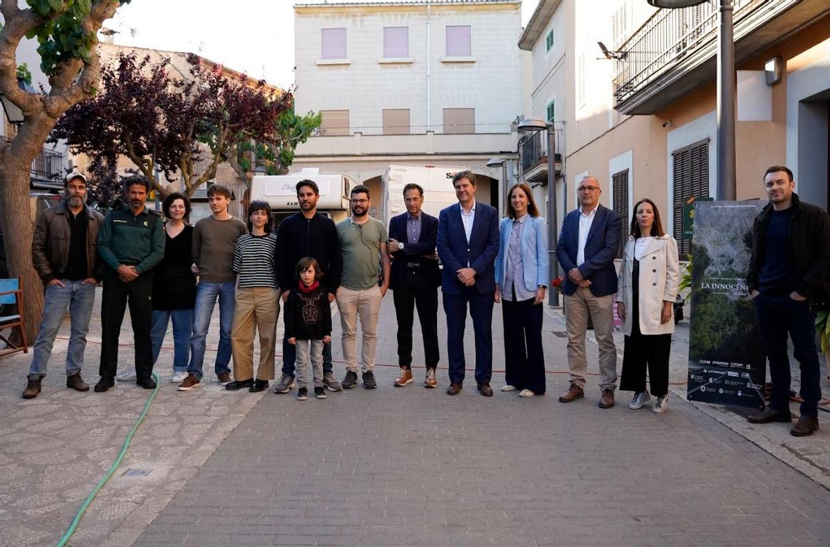 Foto de familia de los responsables de 'La innocència'