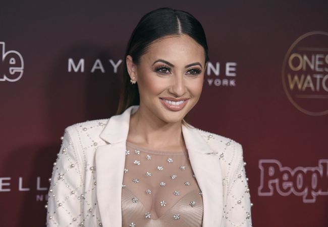 La actriz Francia Raísa, donante de Selena Gomez, en la fiesta People en Los Ángeles