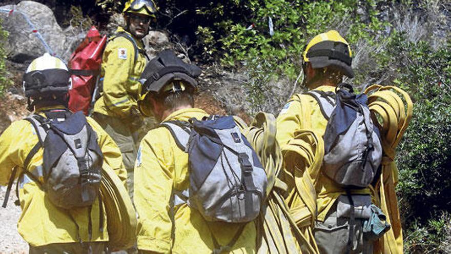 El Ibanat continúa trabajando en la extinción del incendio de Andratx