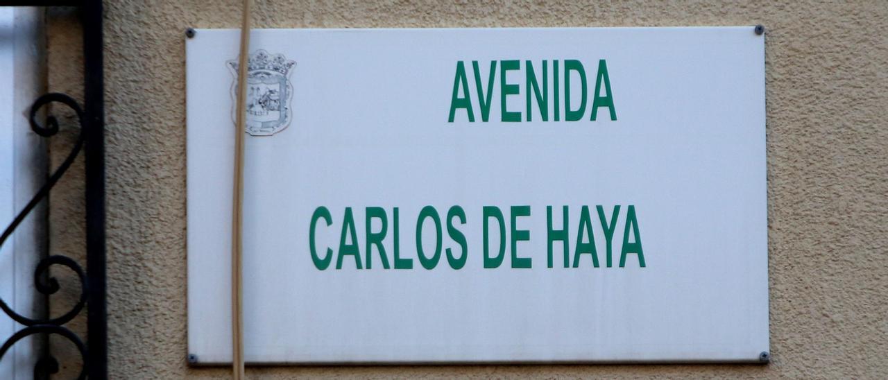 Placa de la avenida Carlos de Haya