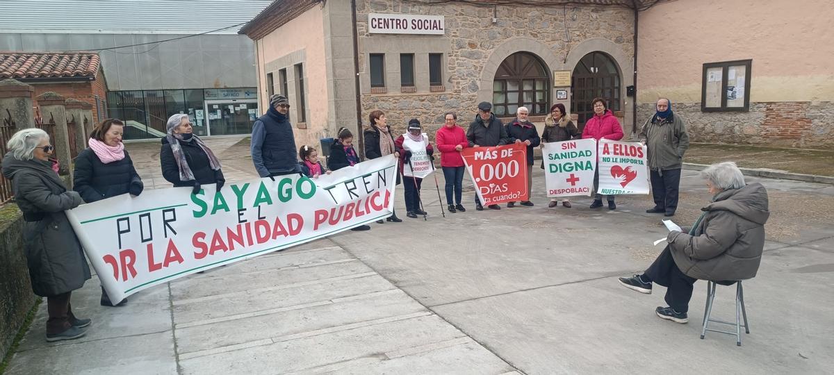 Concentración 205 de la plataforma sanitaria sayaguesa en las inmediaciones del centro de salud.