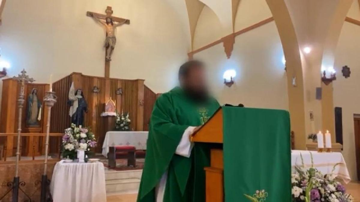 El sacerdote detenido en Málaga, acusado de delitos sexuales, en una misa en Yunquera..