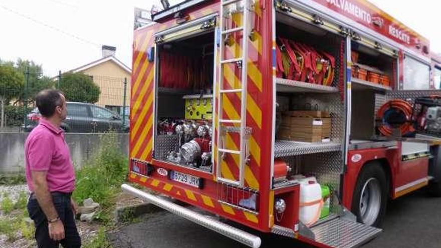 El camión más reciente de Emergencias, en la sede de As Pedras.