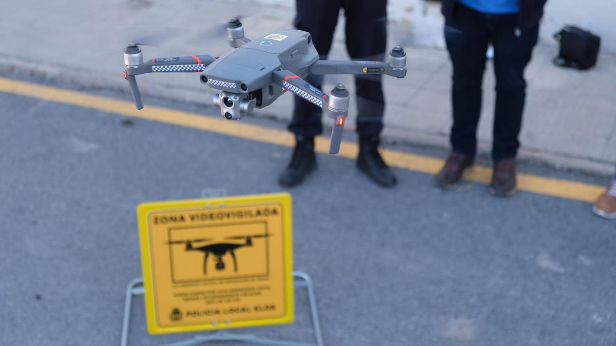 El dron de la Policía Local de Elda en una demostración.