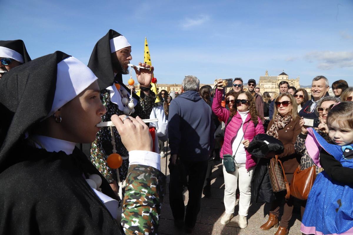 El pasacalles de Carnaval, en imágenes