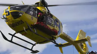 Rescatadas dos personas, en Cudillero y Cabrales, y sofocado un fuego en Valdés