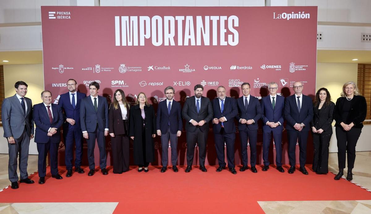 José Ángel Alfonso, Juan Ramón Gil, José Guillén, Andrés Sánchez, Rebeca Pérez, Visitación Martínez, Aitor Moll, Fernando López Miras, José Alberto Pardo, Marcos Ortuño, Juan José Pedreño, Víctor Marín, Sonia Martínez y Mercedes Bernabé. | ISRAEL SÁNCHEZ