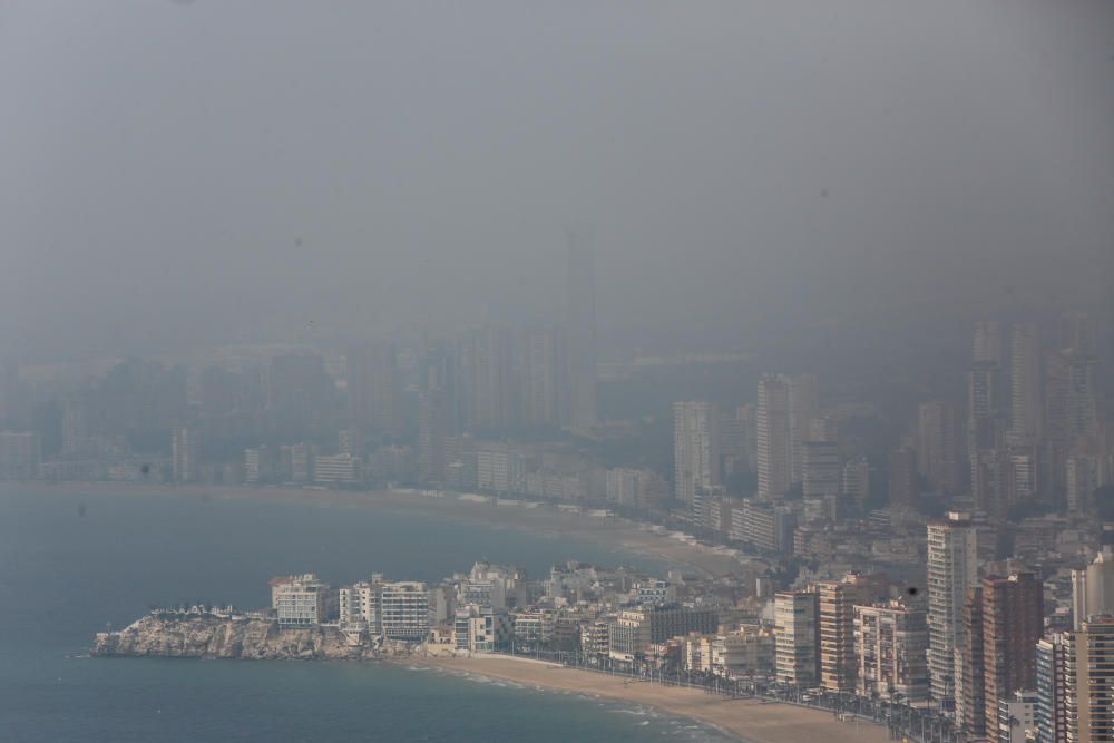 La niebla cubre Benidorm